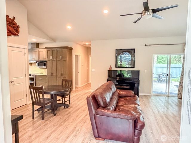 2252 W Rosecrans Court, Port Townsend, WA 98368