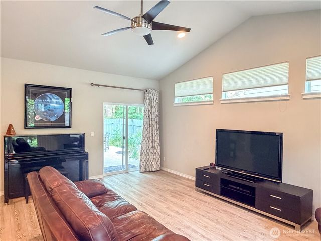 2252 W Rosecrans Court, Port Townsend, WA 98368