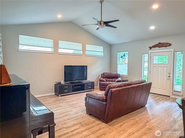 2252 W Rosecrans Court, Port Townsend, WA 98368