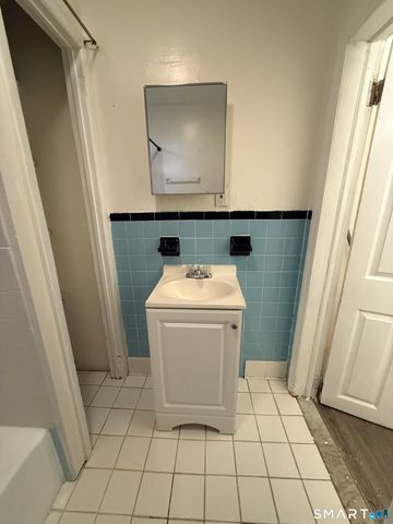 180 5th Street 1, Bridgeport, CT 06607