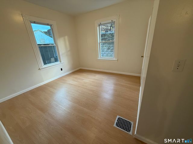 180 5th Street 1, Bridgeport, CT 06607