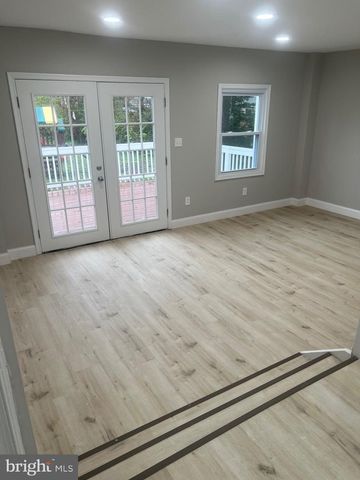 3 LAKECREST CIR, Greenbelt, MD 20770