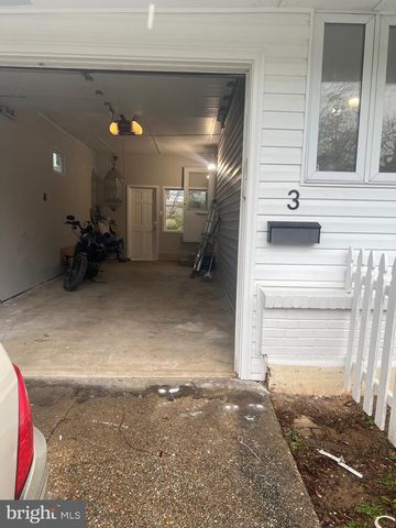 3 LAKECREST CIR, Greenbelt, MD 20770