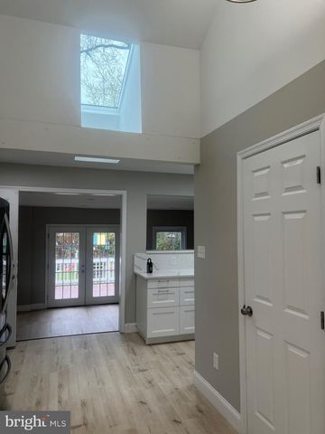 3 LAKECREST CIR, Greenbelt, MD 20770