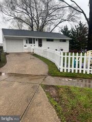 3 LAKECREST CIR, Greenbelt, MD 20770