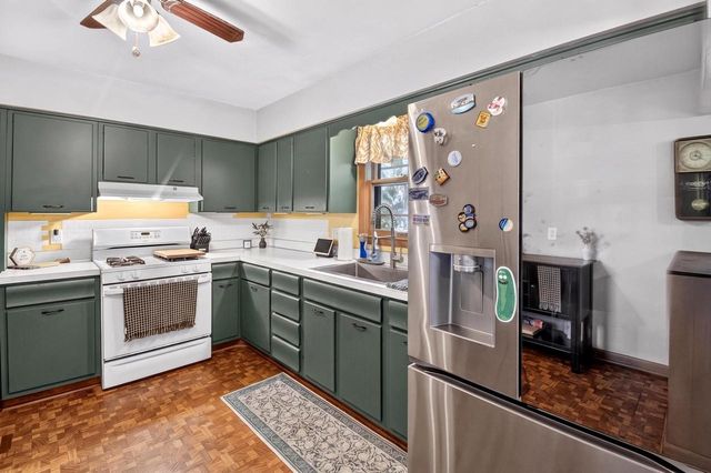 586 Oak STREET, Burlington, WI 53105