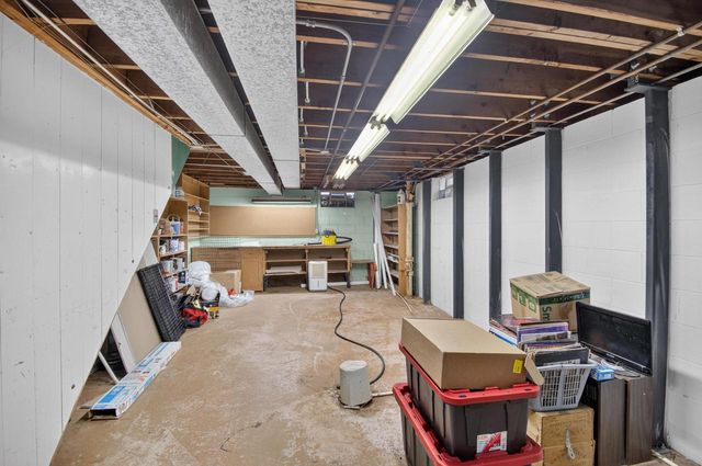 586 Oak STREET, Burlington, WI 53105
