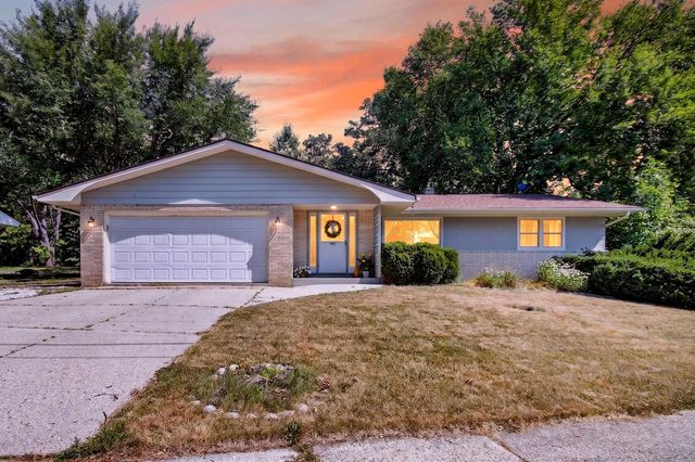 586 Oak STREET, Burlington, WI 53105