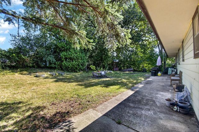586 Oak STREET, Burlington, WI 53105