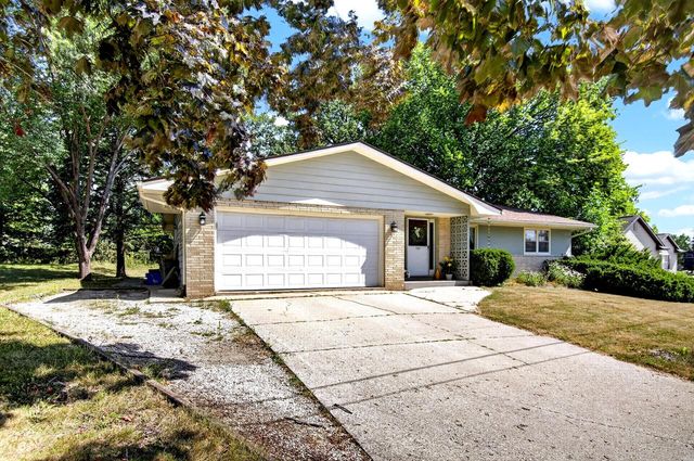 586 Oak STREET, Burlington, WI 53105