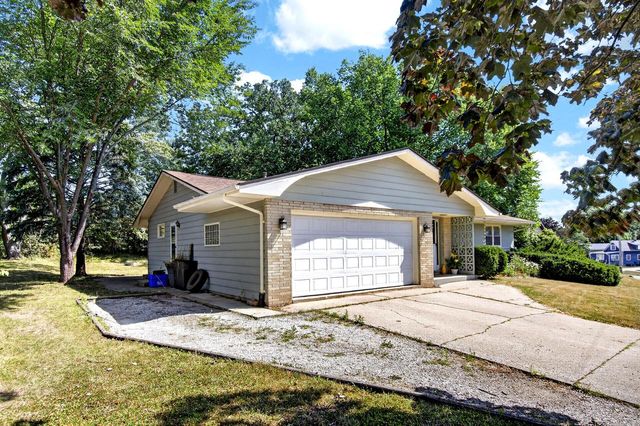 586 Oak STREET, Burlington, WI 53105