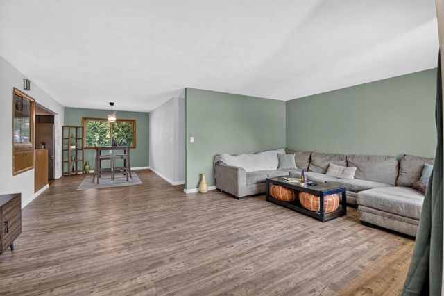 586 Oak STREET, Burlington, WI 53105