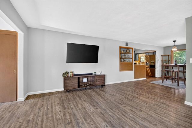 586 Oak STREET, Burlington, WI 53105