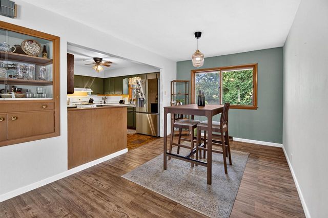586 Oak STREET, Burlington, WI 53105