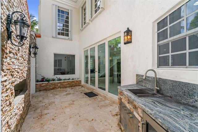 1900 Pizarro St, Coral Gables, FL 33134