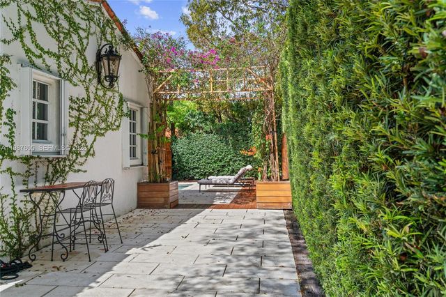 1900 Pizarro St, Coral Gables, FL 33134