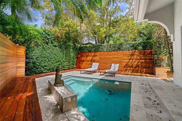 1900 Pizarro St, Coral Gables, FL 33134