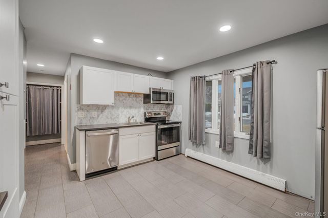 27 Mallard Road, Levittown, NY 11756