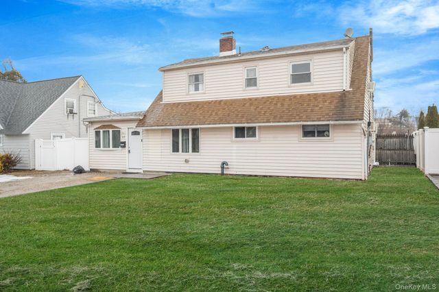 27 Mallard Road, Levittown, NY 11756