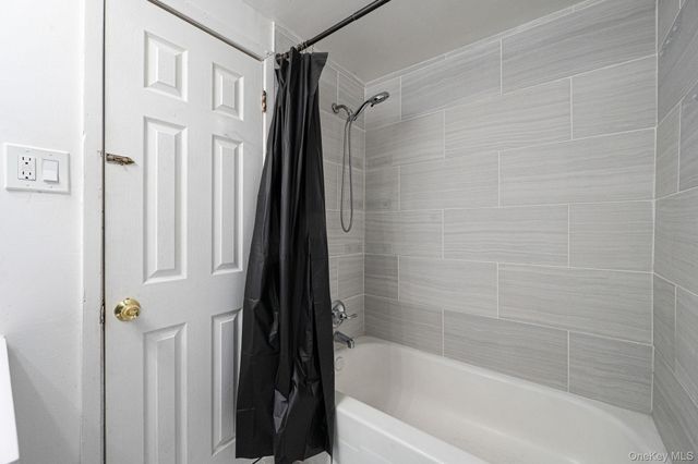 27 Mallard Road, Levittown, NY 11756