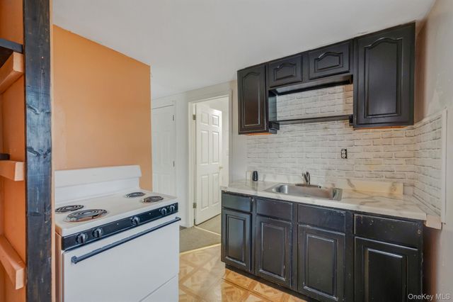 27 Mallard Road, Levittown, NY 11756