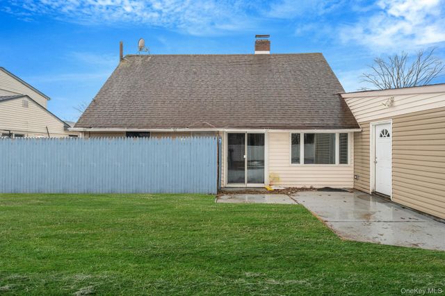 27 Mallard Road, Levittown, NY 11756