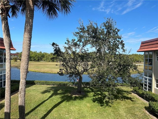 74 Royal Oak Court 204, Vero Beach, FL 32962