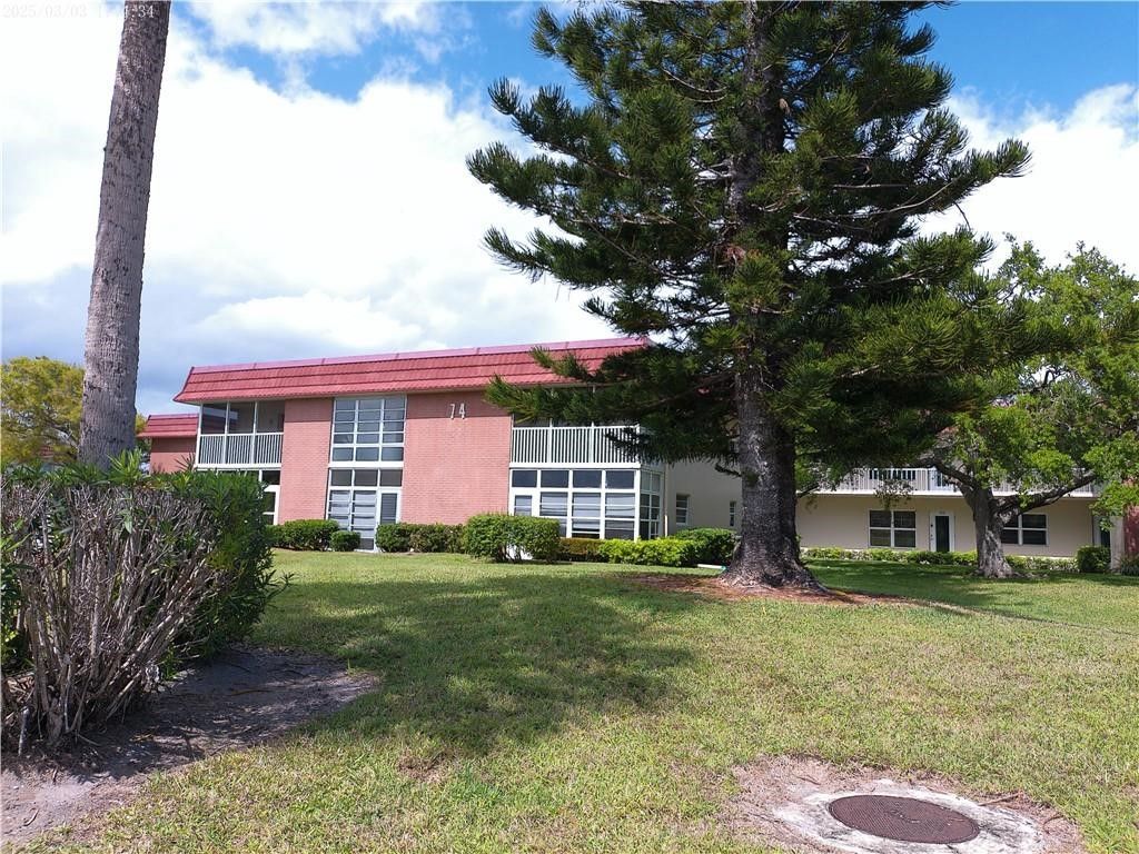 74 Royal Oak Court 204, Vero Beach, FL 32962