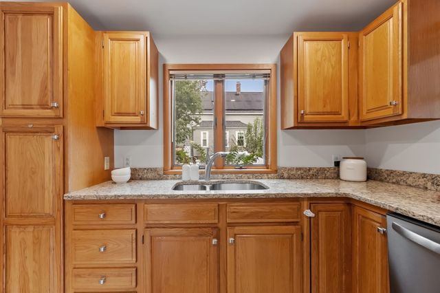 90 Summer St, Andover, MA 01810