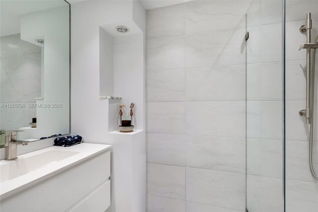 200 SE 15th Rd 15C, Miami, FL 33129