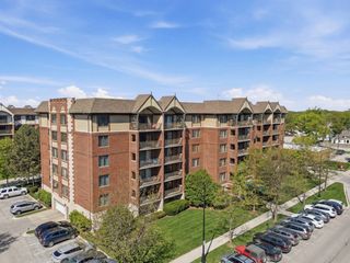 10 S Wille Street 603, Mount Prospect, IL 60056