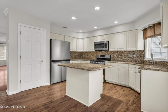 161 Impatiens Court, Toms River, NJ 08753