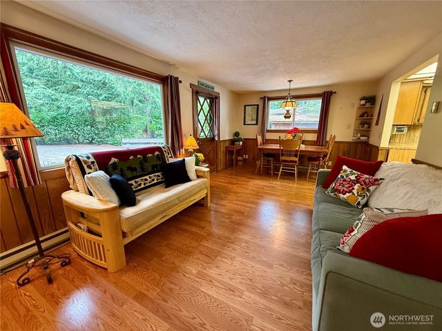 861 N Potlatch Drive, Hoodsport, WA 98548