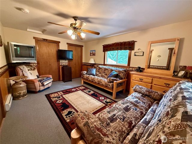861 N Potlatch Drive, Hoodsport, WA 98548