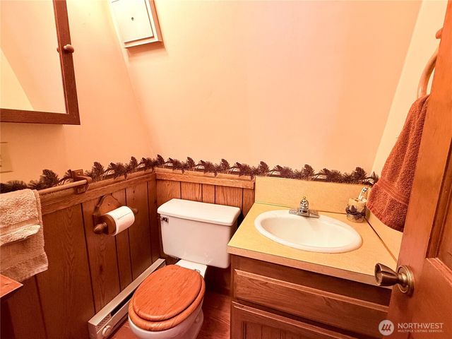 861 N Potlatch Drive, Hoodsport, WA 98548