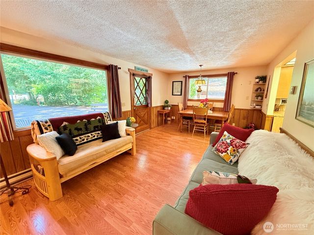 861 N Potlatch Drive, Hoodsport, WA 98548