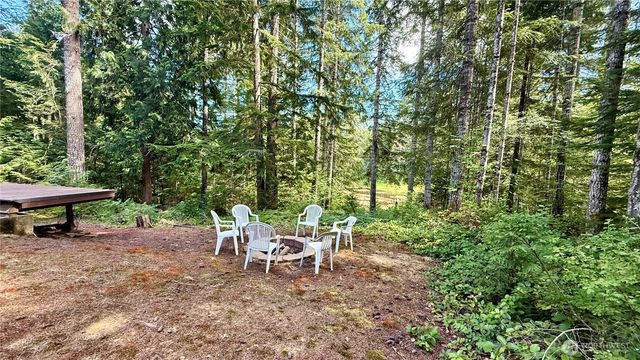 861 N Potlatch Drive, Hoodsport, WA 98548