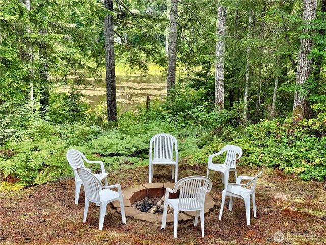 861 N Potlatch Drive, Hoodsport, WA 98548