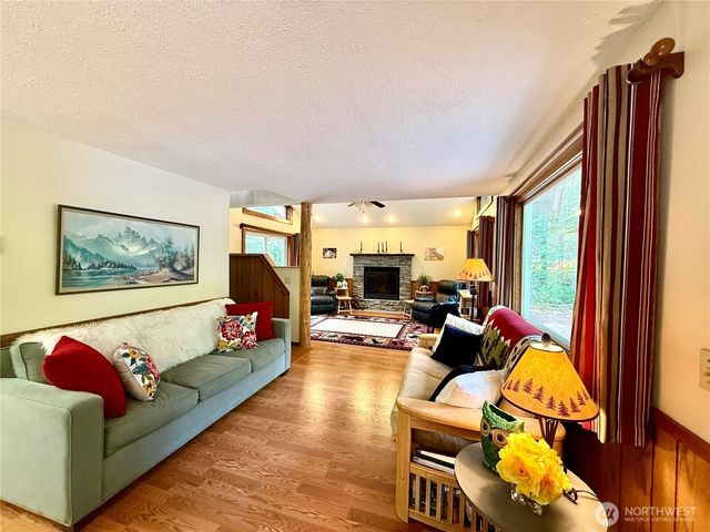 861 N Potlatch Drive, Hoodsport, WA 98548