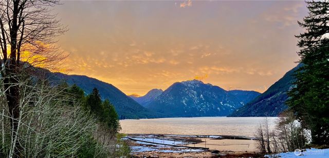 861 N Potlatch Drive, Hoodsport, WA 98548