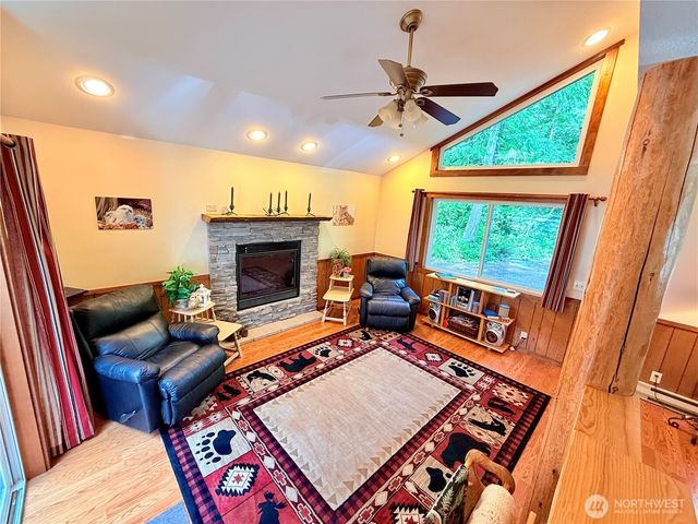 861 N Potlatch Drive, Hoodsport, WA 98548
