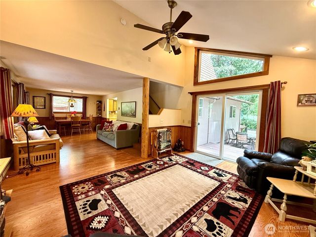 861 N Potlatch Drive, Hoodsport, WA 98548
