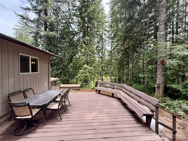 861 N Potlatch Drive, Hoodsport, WA 98548