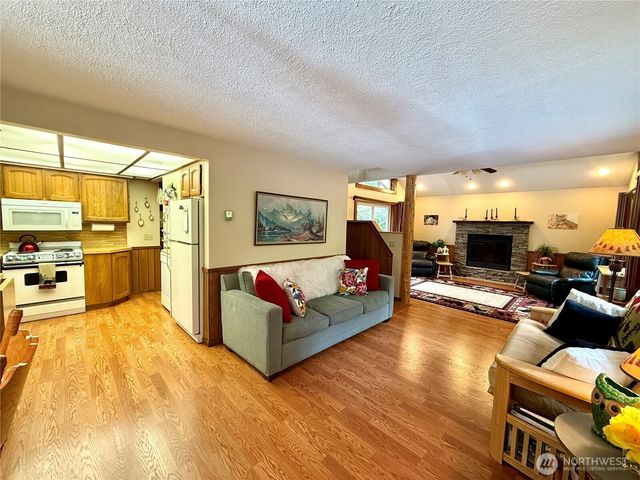 861 N Potlatch Drive, Hoodsport, WA 98548