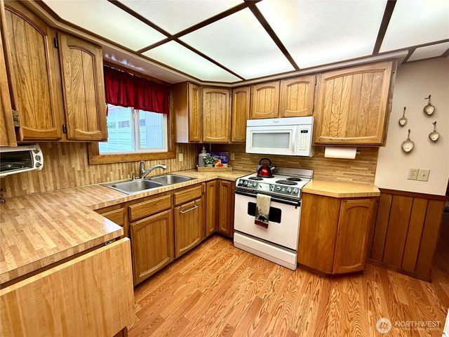861 N Potlatch Drive, Hoodsport, WA 98548