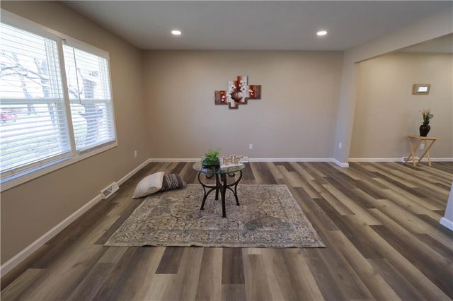 10115 E 31st Street, Independence, MO 64052