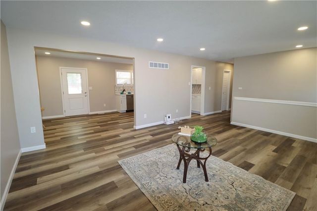 10115 E 31st Street, Independence, MO 64052