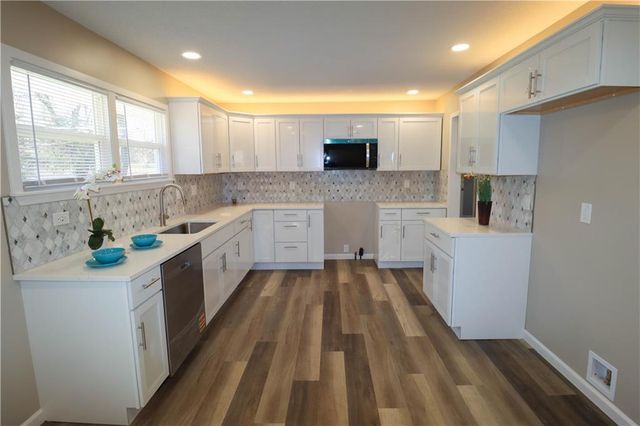 10115 E 31st Street, Independence, MO 64052