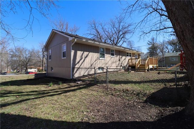 10115 E 31st Street, Independence, MO 64052