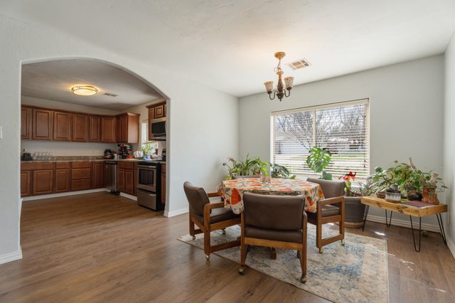 215 E 7th Street, Grove, OK 74344